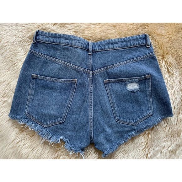 H&M High-Wasted Denim Shorts - Picture 2 of 5
